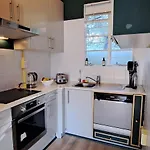 Secure And Modern 2Bed Ground Floor Apartment In Cape Towns Charming Rondebosch