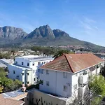 Secure And Modern 2Bed Ground Floor Apartment In Cape Towns Charming Rondebosch