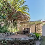 Secure And Modern 2Bed Ground Floor Apartment In Cape Towns Charming Rondebosch