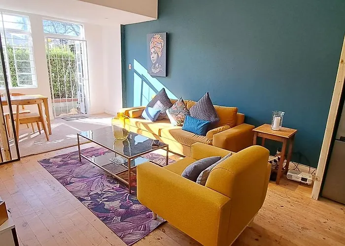 Secure And Modern 2Bed Ground Floor Apartment In Cape Towns Charming Rondebosch